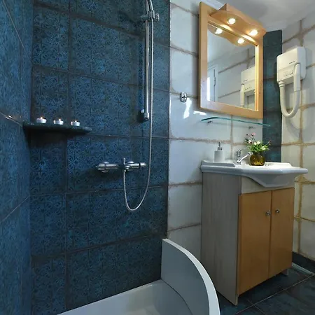 Konstantza And * Ermupoli