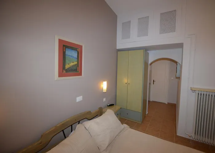 Konstantza And 埃尔莫波利斯