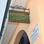 Konstantza And アパート *