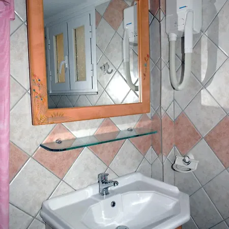 Konstantza And 公寓 埃尔莫波利斯