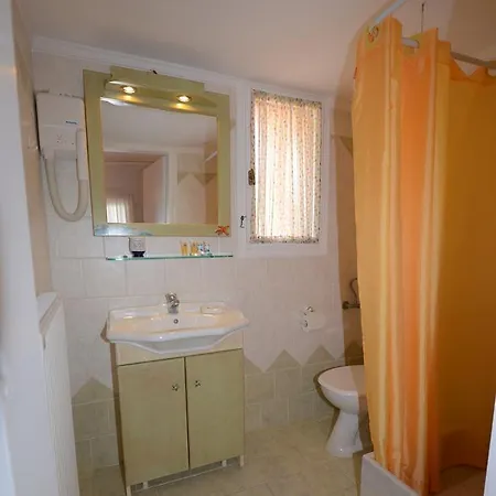 Konstantza And * 埃尔莫波利斯