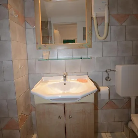 Konstantza And Apartman Ermúpoli