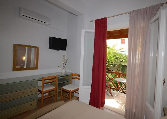 κωνστάντζα στούντιο και Ερμούπολη