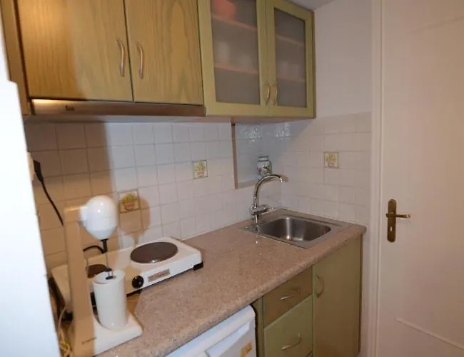 Konstantza And アパート *