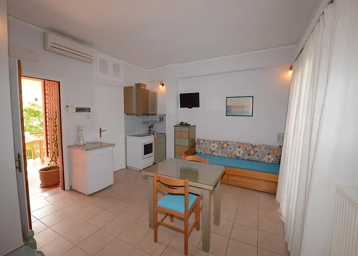 κωνστάντζα στούντιο και * Ερμούπολη